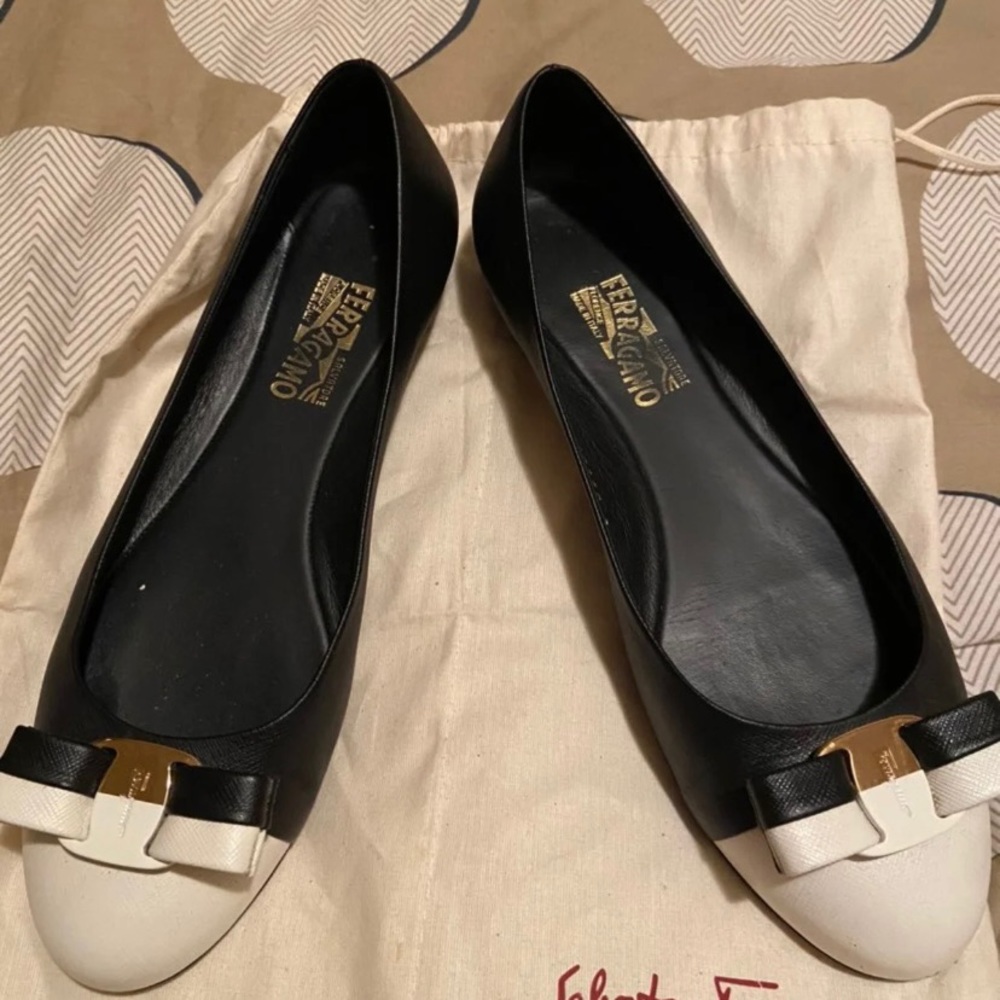 🖤🤍 Rare Salvatore Ferragamo Varina black/white bow ballet flats 🤍🖤